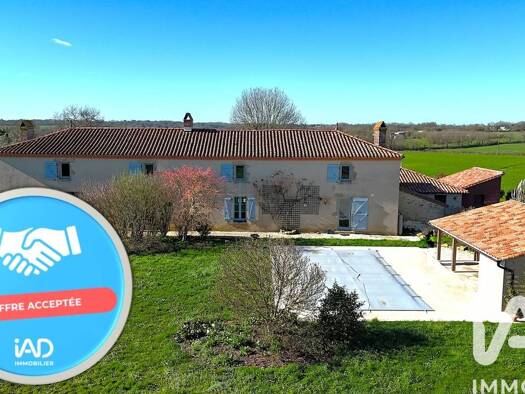 Maison à vendre 435 000 € 7 pièces 5 chambres 265 m² 3 683 m² de terrain Chantonnay 85110
