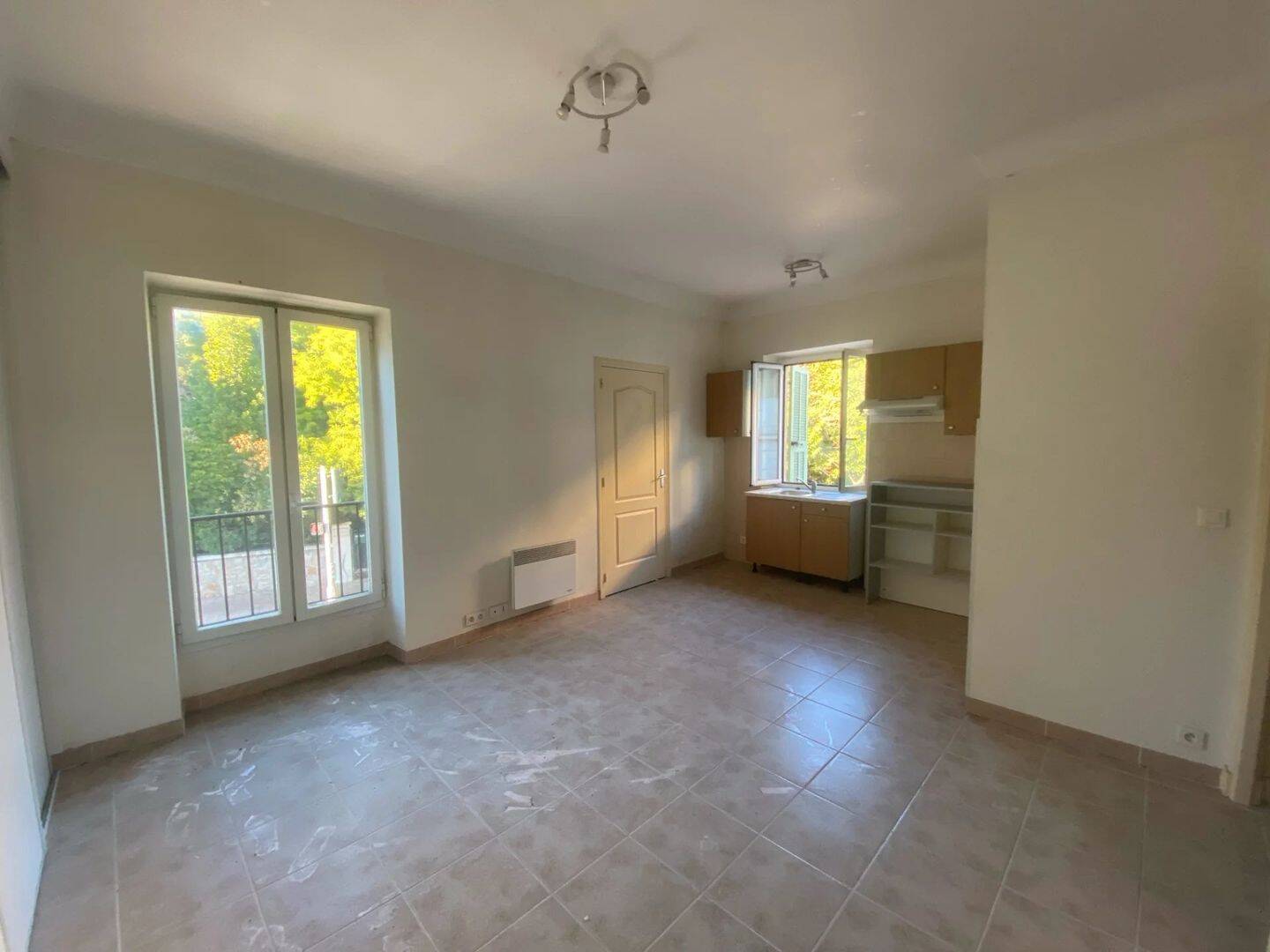 Appartement 1 pièce 28 m² · à Menton · 28 m² · 575 €