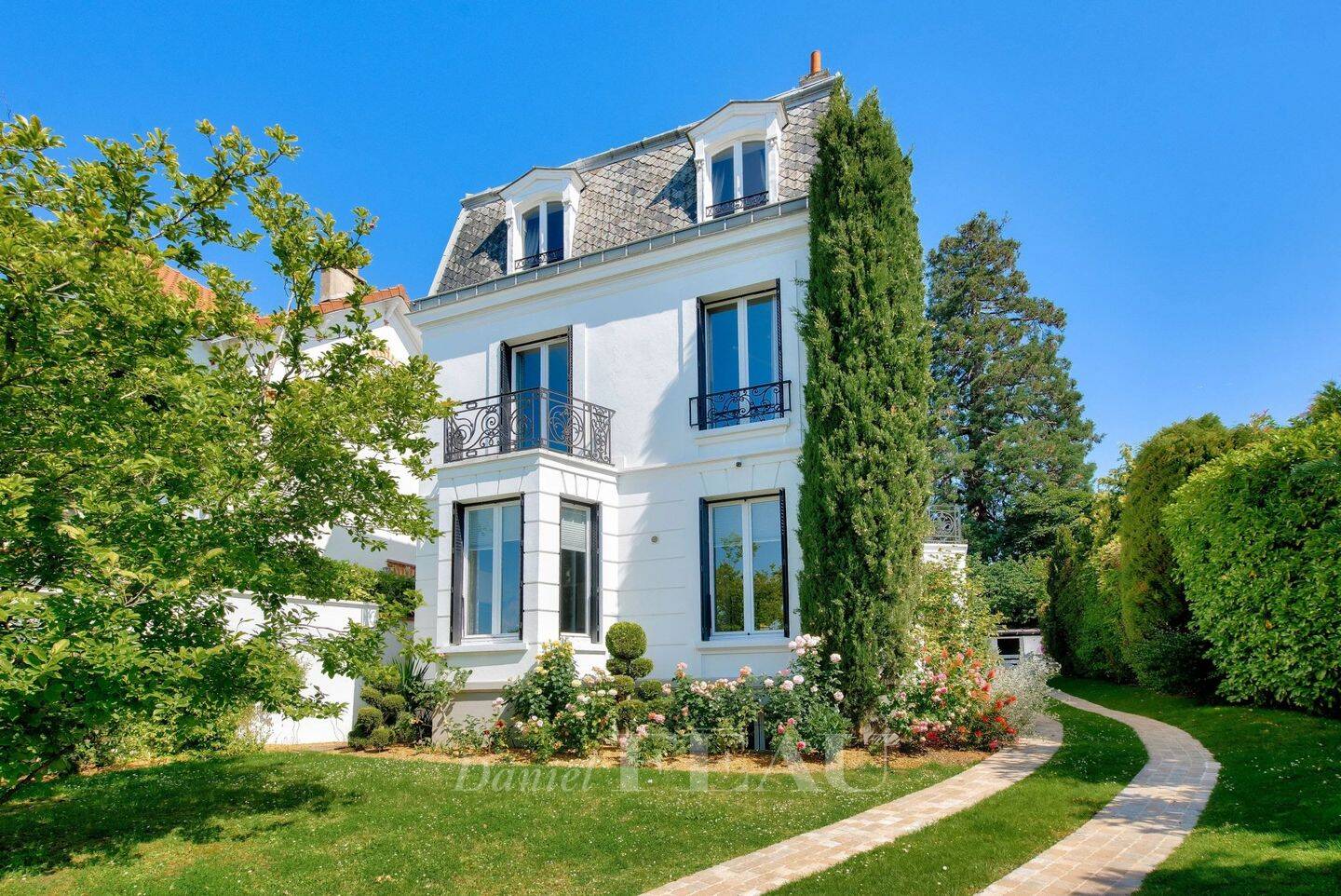 Maison 10 pièces 332 m² · à Saint-Cloud · 332 m² · 3 300 000 €
