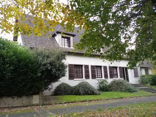 Maison à vendre 270 000 € 10 pièces 1 chambre 305 m² Saint-Éloy-les-Mines 63700