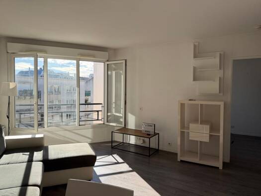 Appartement à louer 1 475 € 2 pièces 1 chambre 45 m² Étage 7/7 Bibliothèque Municipale Montrouge 92120