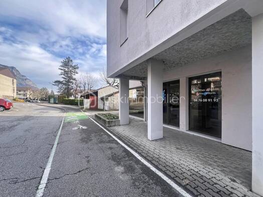 Local commercial à vendre 175 000 € 58 m² de surface de vente Ardillais-Clapisses-Le Gas-Charmanches Crolles 38920