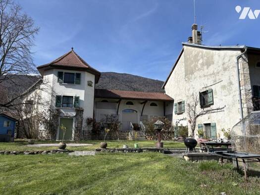 Maison à vendre 1 150 000 € 12 pièces 5 chambres 458 m² 2 985 m² de terrain Crozet 01170