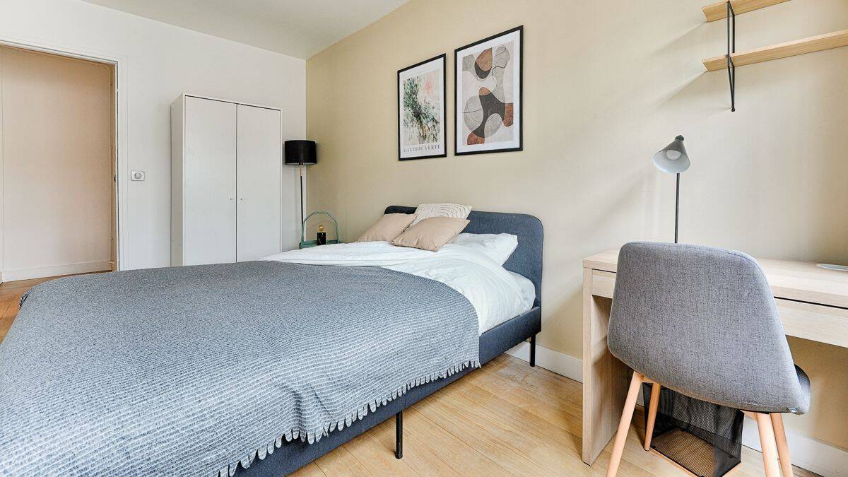 1 pièce 13 m² · à Paris 15ème Arrondissement · 12,6 m² · 1 200 €