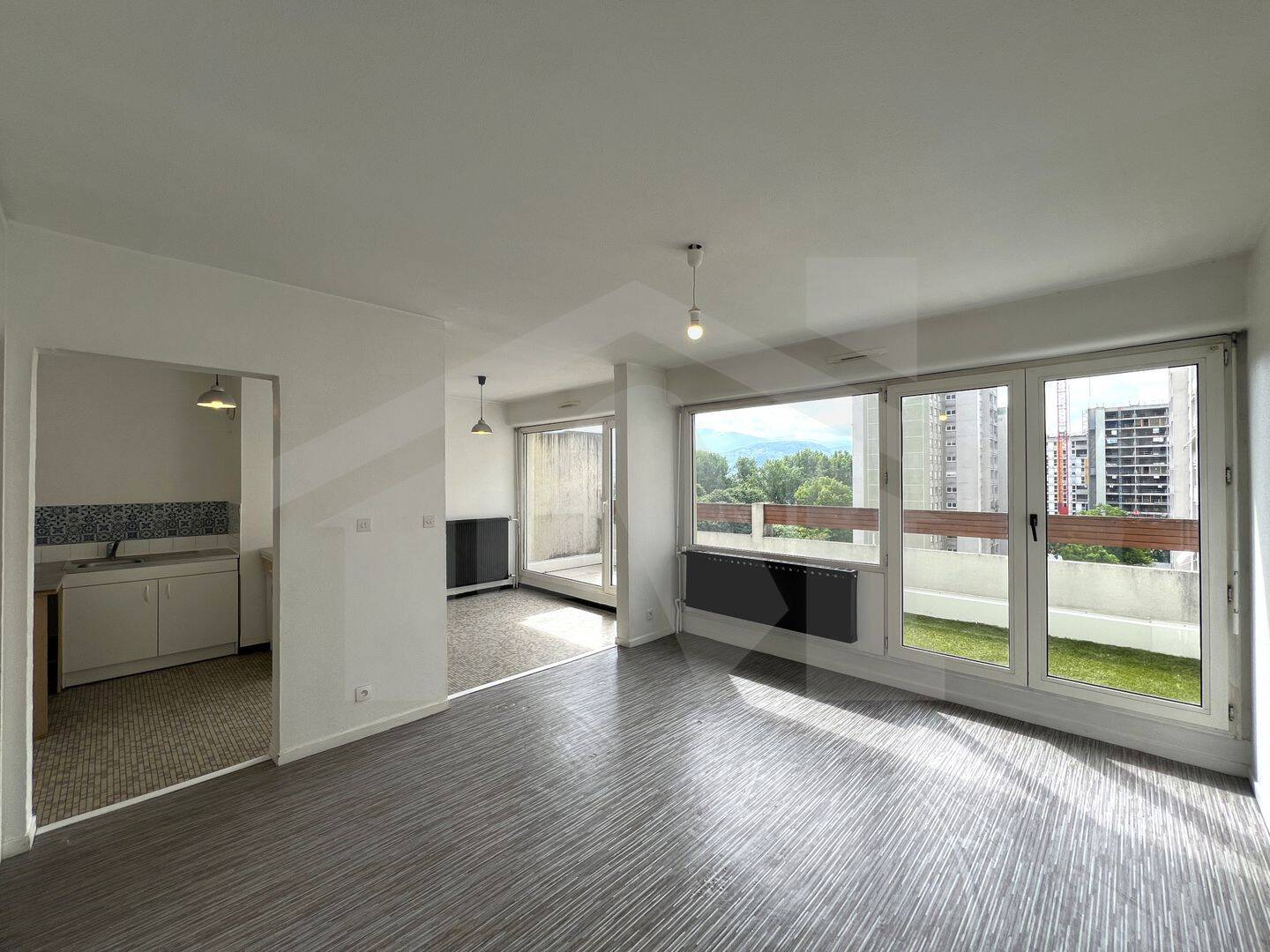 Appartement 2 pièces 57 m² · à Grenoble · 57,2 m² · 62 000 €