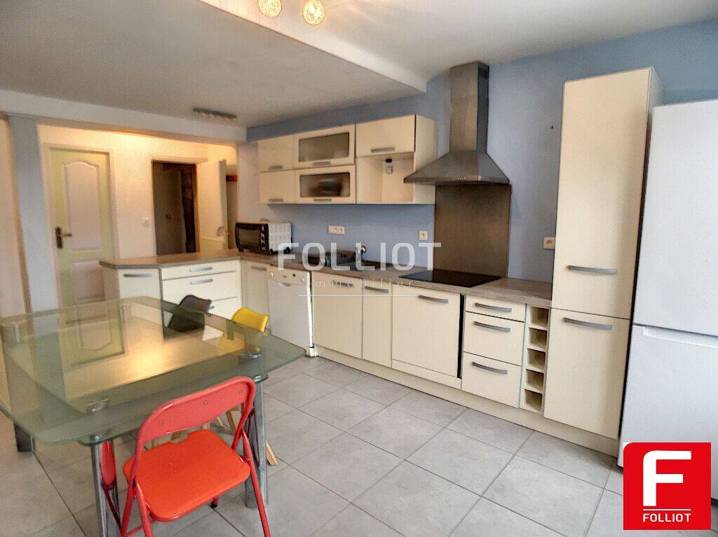 Appartement 5 pièces 92 m² · à Coutances · 92 m² · 150 000 €