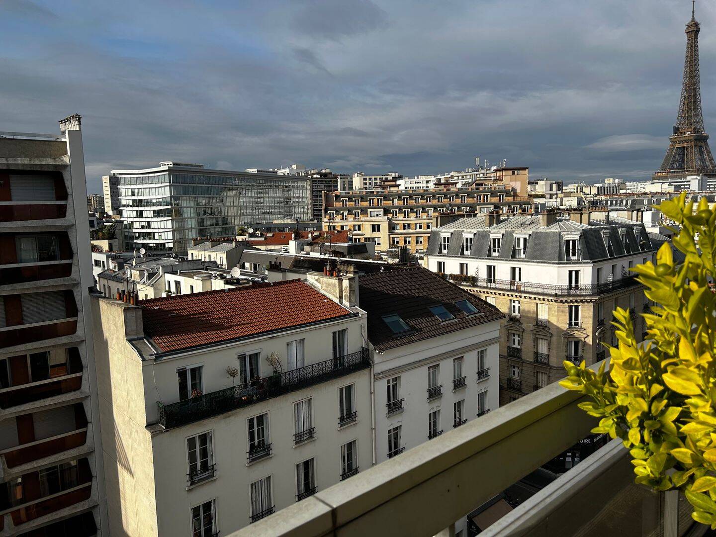 Appartement 2 pièces 44 m² · à Paris 15ème Arrondissement · 44,2 m² · 1 800 €