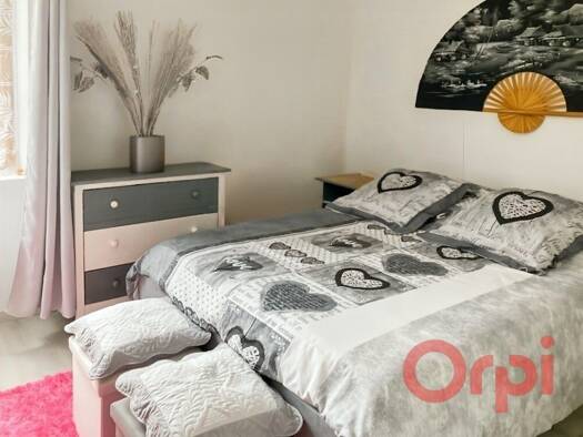 Immeuble à vendre 174 000 € 268,5 m² Ainay-le-Château 03360