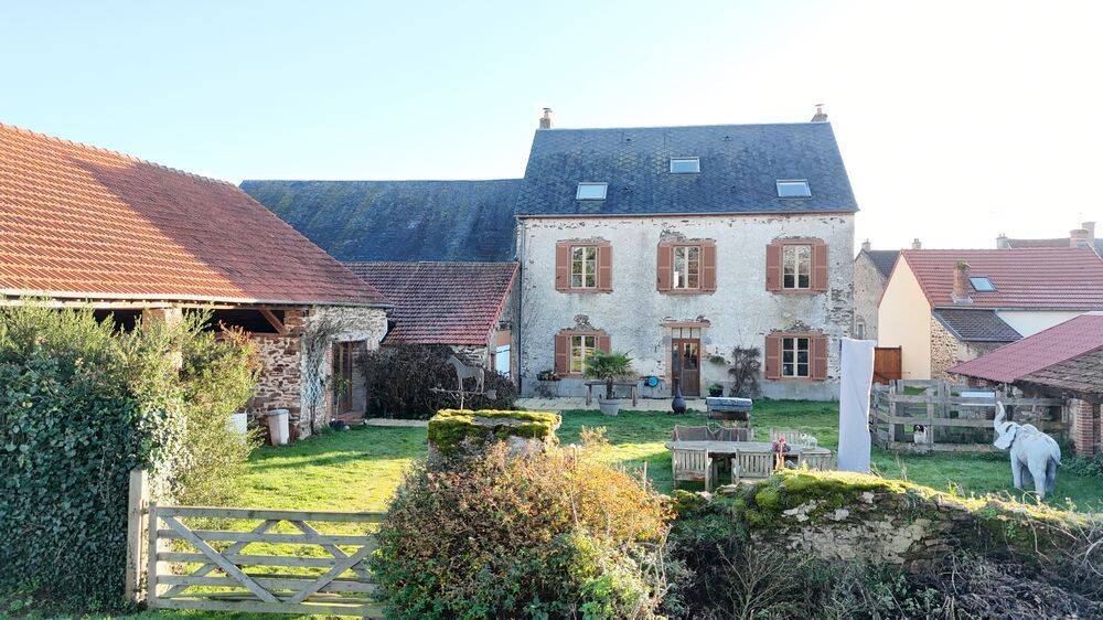 Maison 8 pièces 264 m² · à Boussac · 264 m² · 259 000 €