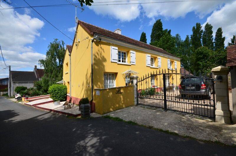 Maison 7 pièces 226 m² · à Bellot · 226 m² · 390 000 €