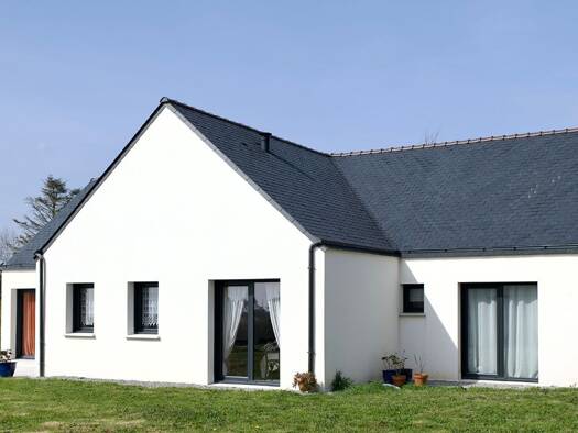 Maison de plain-pied à vendre - Première occupation 399 630 € 5 pièces 3 chambres 128 m² 841 m² de terrain Plouhinec 29780