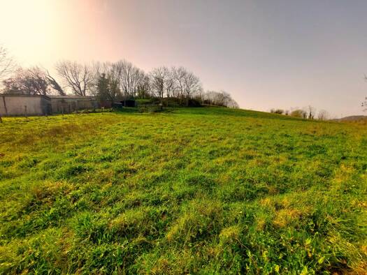 Terrain constructible viabilisé à vendre 78 000 € 1 177 m² de terrain Guiche 64520