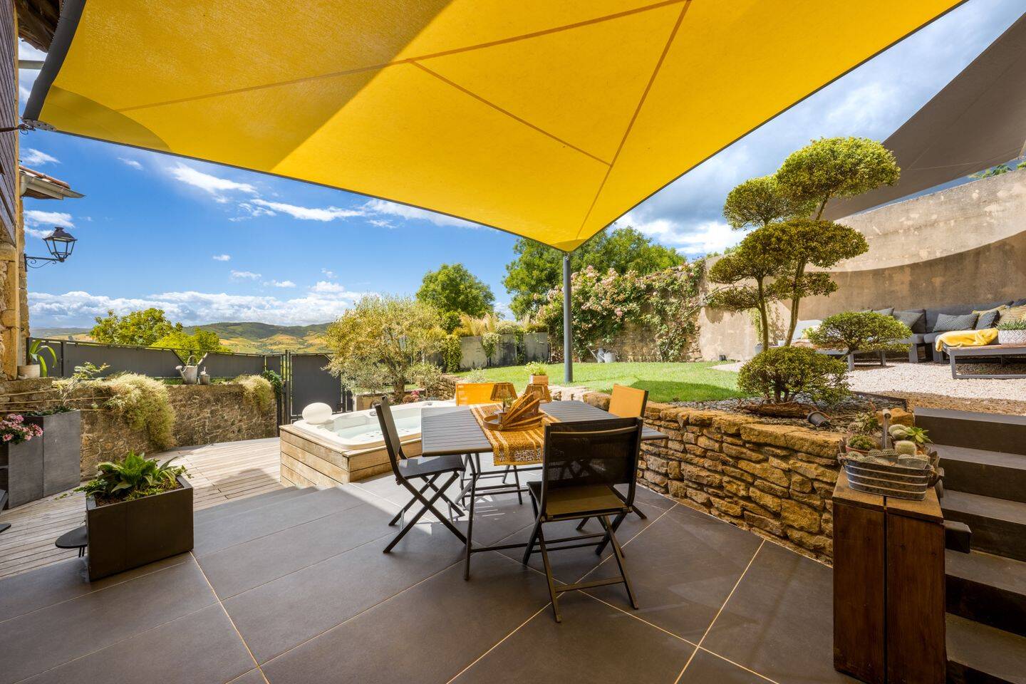 Maison 8 pièces 187 m² · à Val d'Oingt · 187 m² · 620 000 €