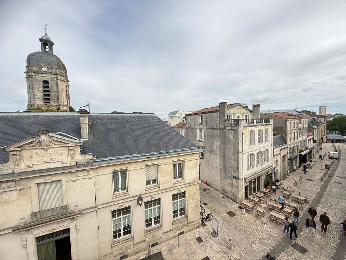 Appartement 5 pièces 165 m² · à La Rochelle · 165 m² · 79 000 €