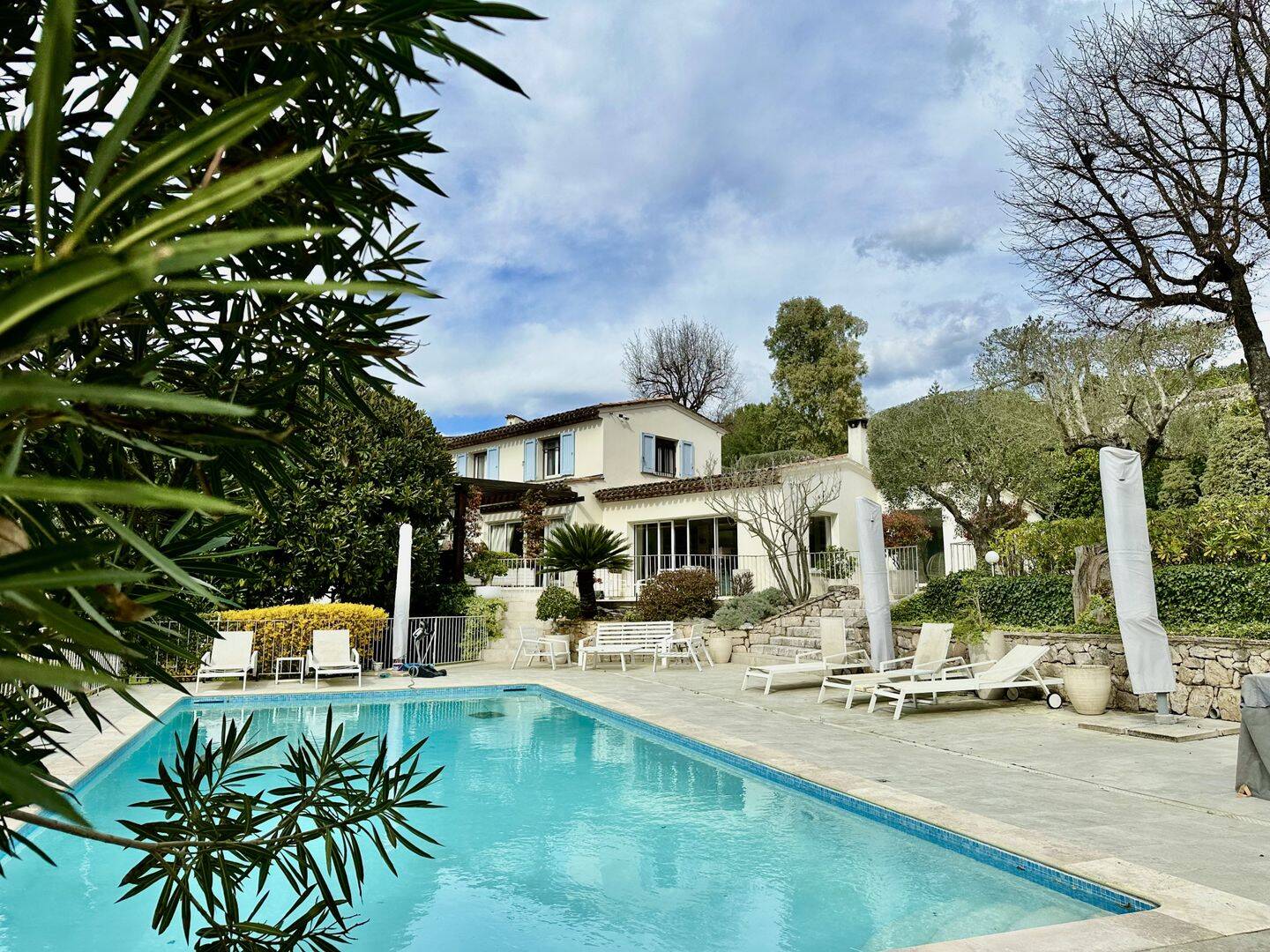 Maison 7 pièces 245 m² · à La Turbie · 245 m² · 2 100 000 €