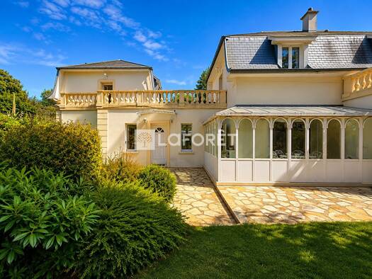 Maison à vendre 1 420 000 € 6 pièces 3 chambres 181 m² 925 m² de terrain Sud RER Le Vésinet 78110