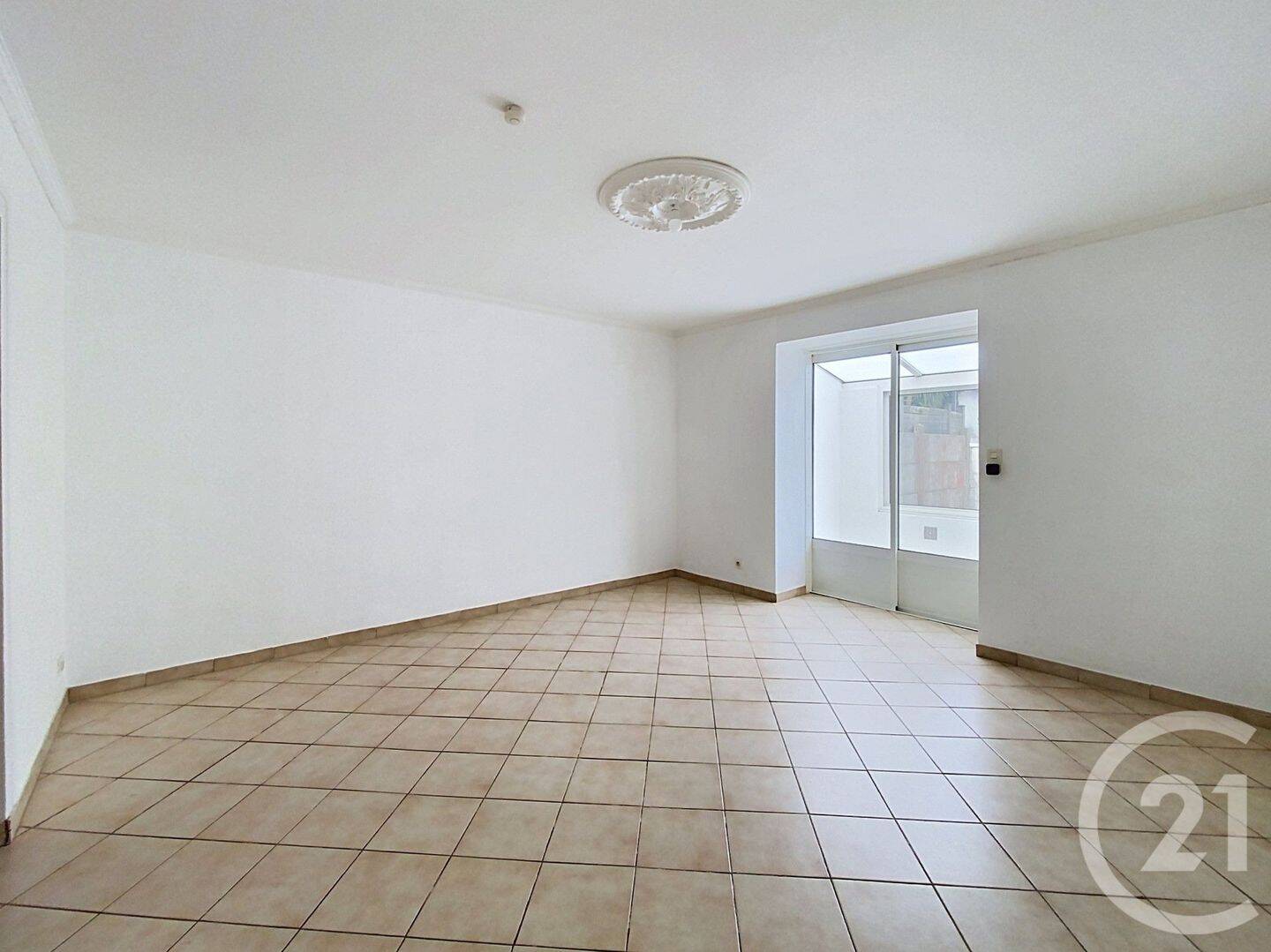 Appartement 3 pièces 96 m² · à Saint-Nazaire · 95,8 m² · 916 €