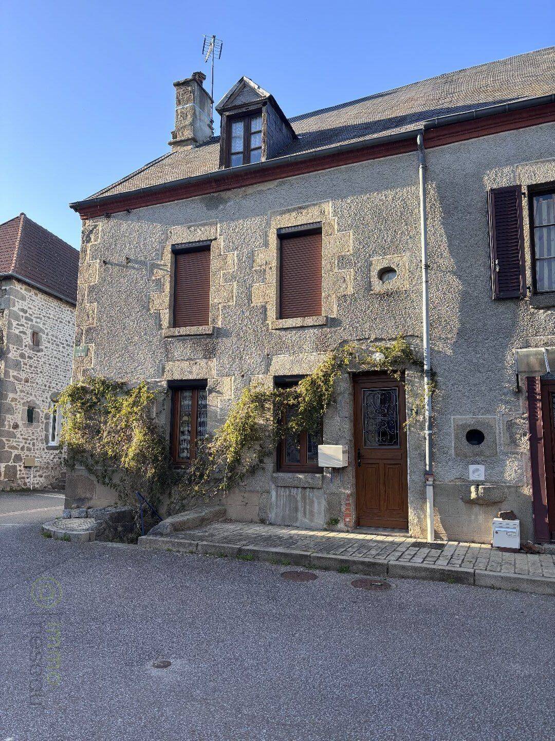Maison 6 pièces 71 m² · à Cressat · 71 m² · 43 200 €