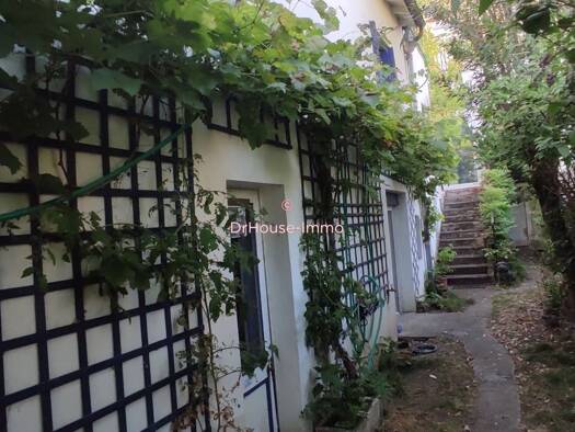 Maison à vendre 163 500 € 9 pièces 5 chambres 181 m² 179 m² de terrain Castillon-la-Bataille 33350