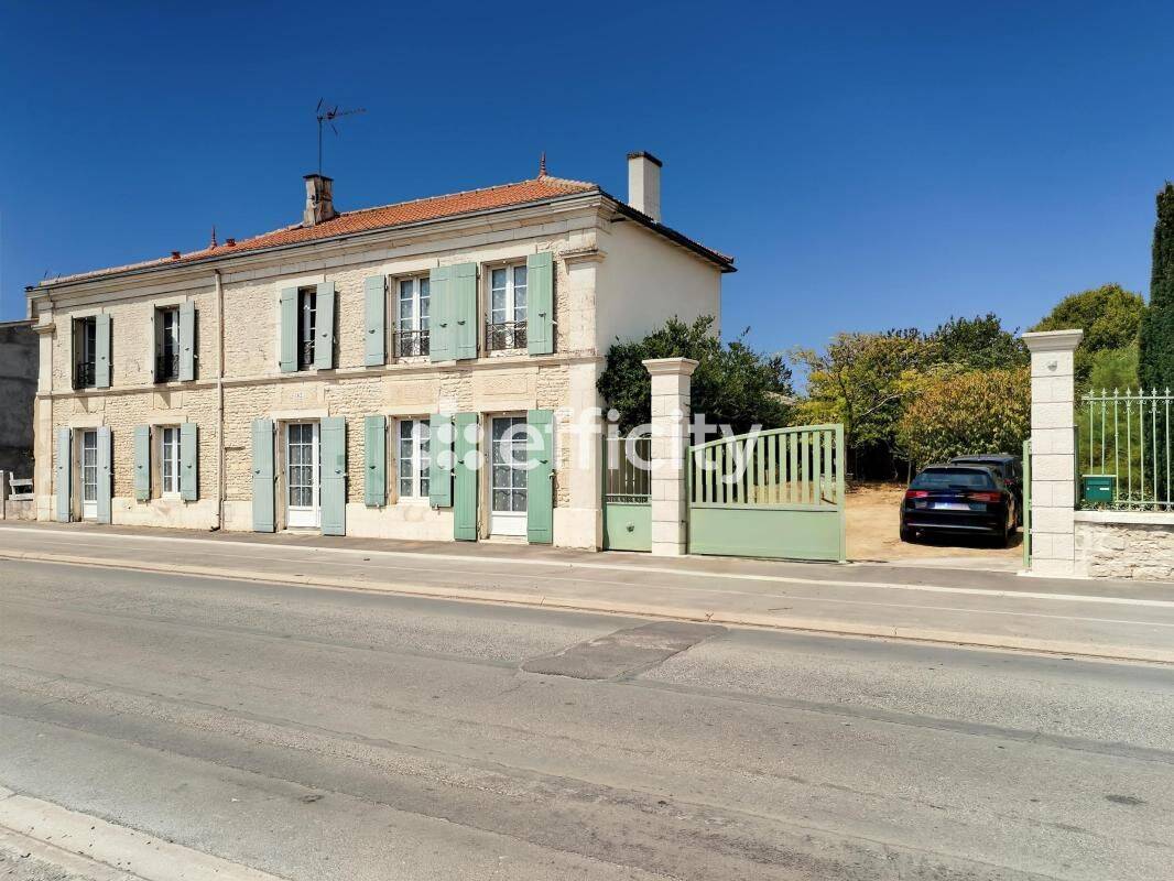 Maison 5 pièces 181 m² · à Ferrières · 181 m² · 270 000 €