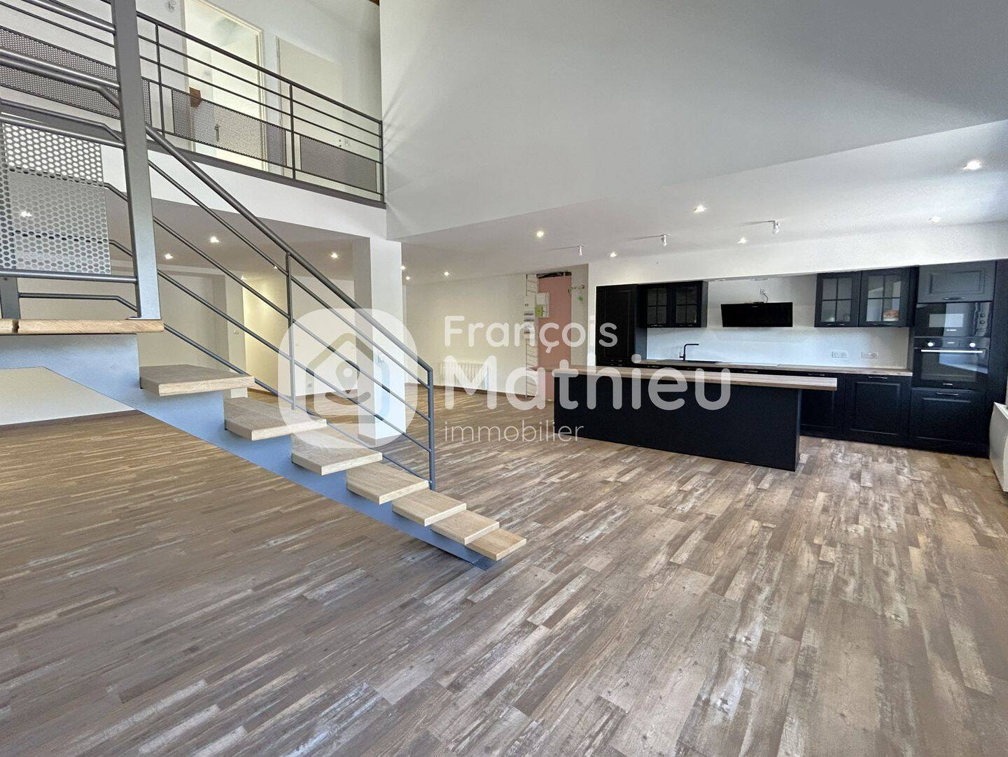 Appartement 6 pièces 196 m² · à Châtillon-sur-Chalaronne · 196 m² · 349 000 €