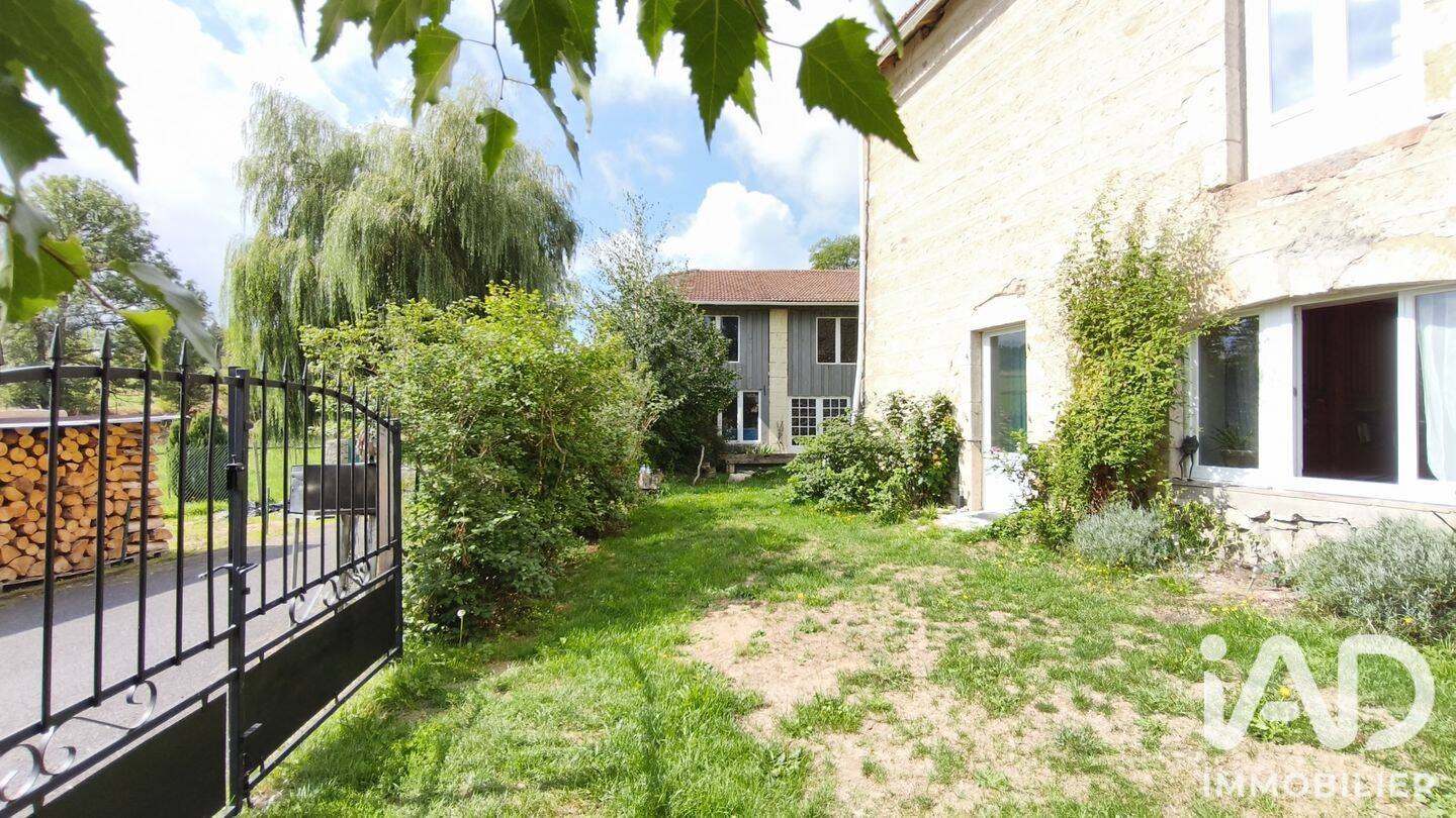 Maison 6 pièces 164 m² · à Saint-Jean-d'Aubrigoux · 164 m² · 165 000 €