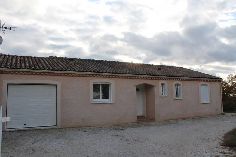 Maison de plain-pied à louer 880 € 4 pièces 3 chambres 95 m² 2 000 m² de terrain Saïx 81710
