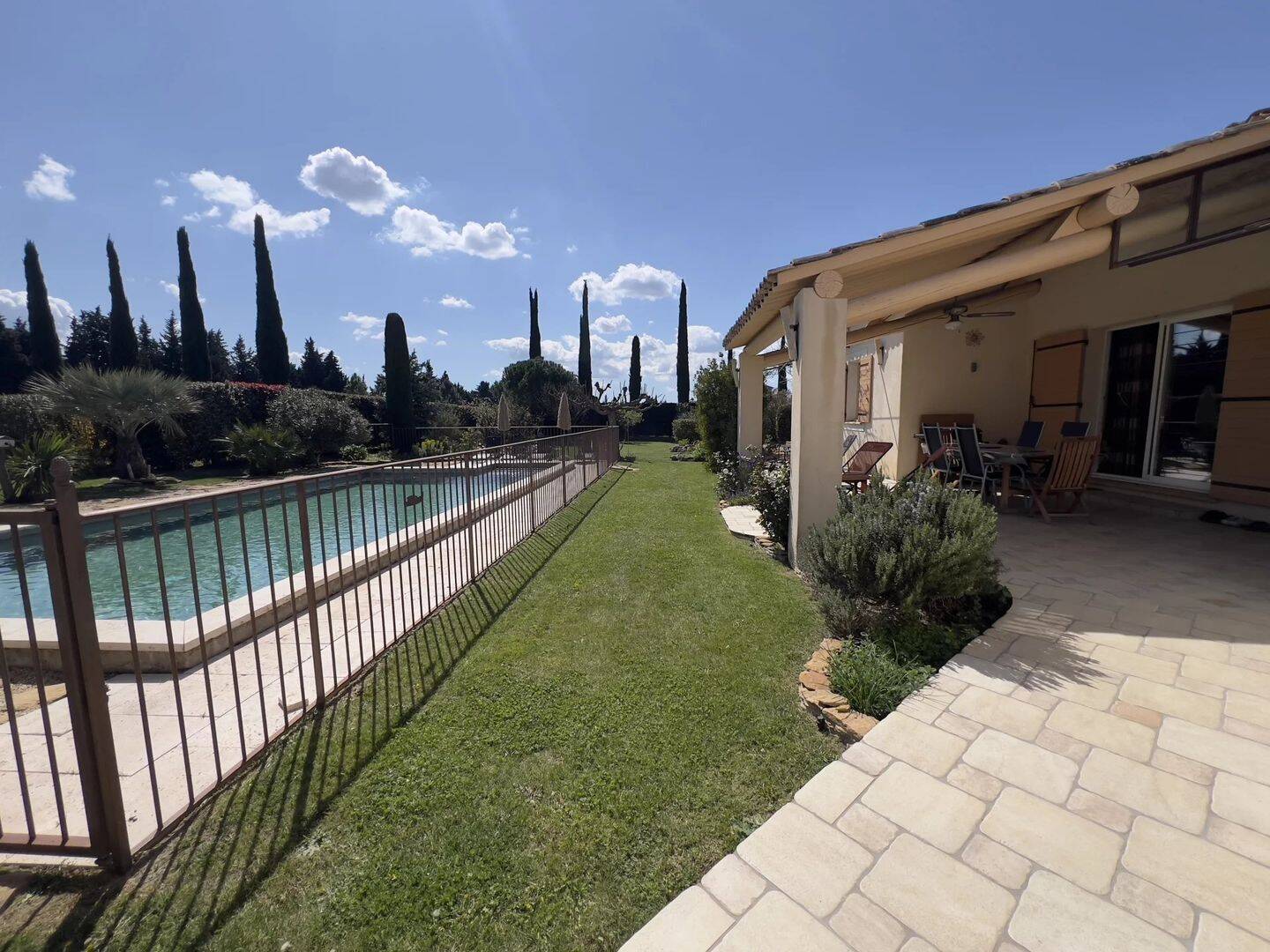 Maison 10 pièces 176 m² · à Cheval-Blanc · 176 m² · 1 030 000 €
