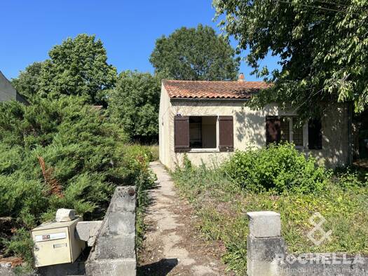 Maison de plain-pied à vendre 90 000 € 3 pièces 2 chambres 57 m² 742 m² de terrain Saint-Hilaire-de-Villefranche 17770