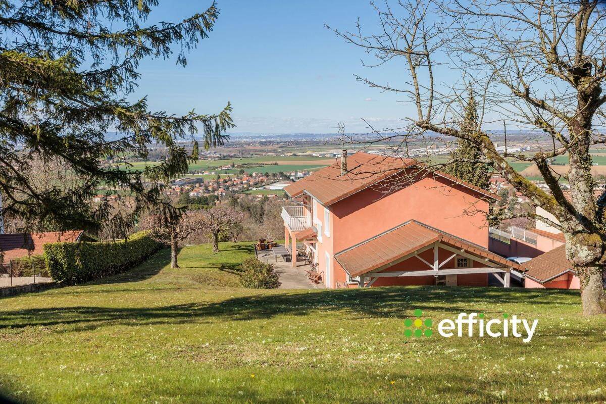 Maison 6 pièces 231 m² · à Saint-Pierre-de-Chandieu · 231 m² · 525 000 €