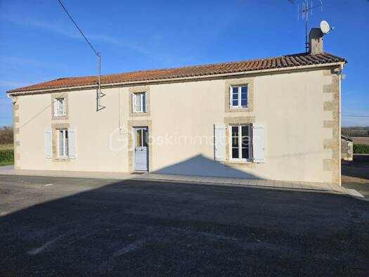 Ferme à vendre 228 000 € 6 pièces 3 chambres 169 m² Le Busseau 79240