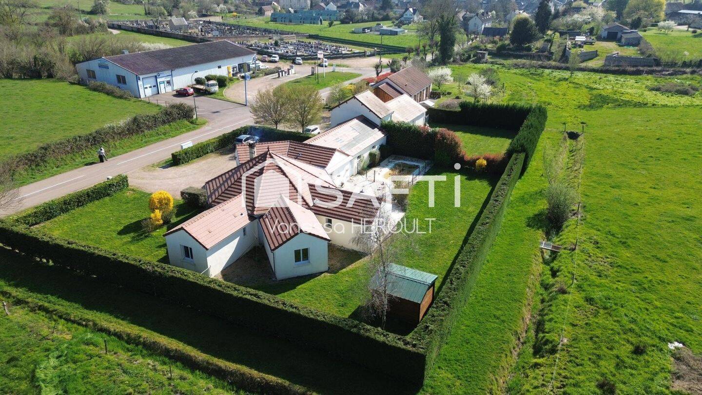 Maison 5 pièces 179 m² · à Saint-Saulge · 179 m² · 250 000 €