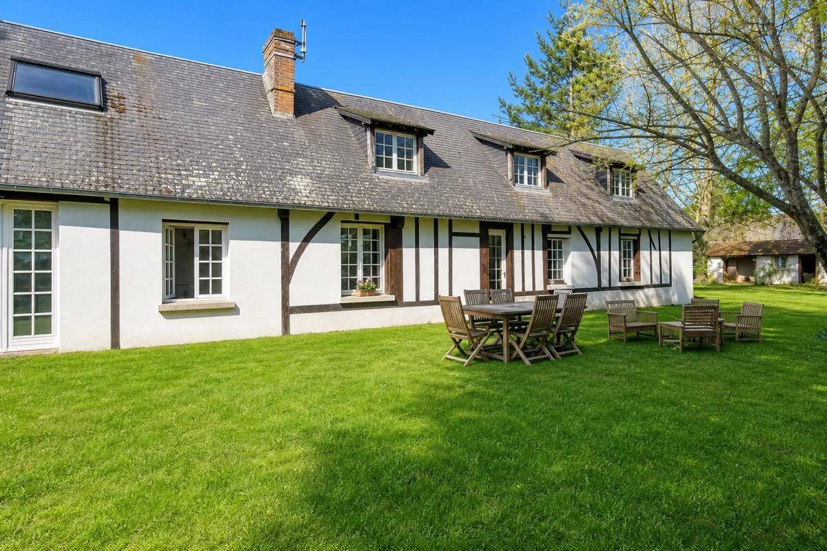 Maison 7 pièces 130 m² · à Mesnils-sur-Iton · 130 m² · 150 000 €