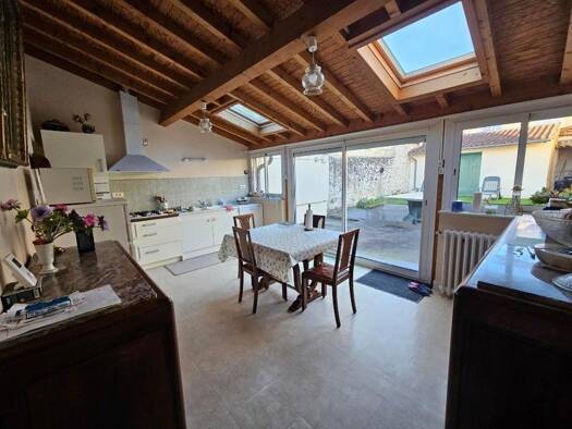 Maison à vendre 173 600 € 5 pièces 3 chambres 129 m² 203 m² de terrain Sauveterre-de-Guyenne 33540