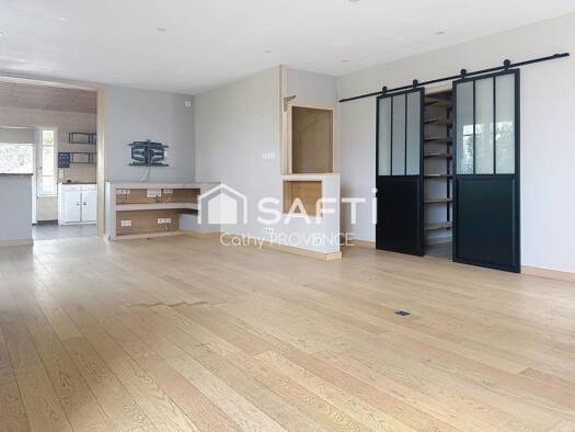 Maison à vendre 299 800 € 9 pièces 4 chambres 177 m² 526 m² de terrain Le Bourg sous la Roche-Coteau La Roche-sur-Yon 85000