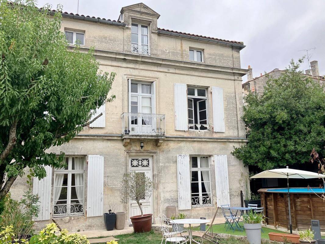 Maison 10 pièces 225 m² · à Angoulême · 225 m² · 350 000 €