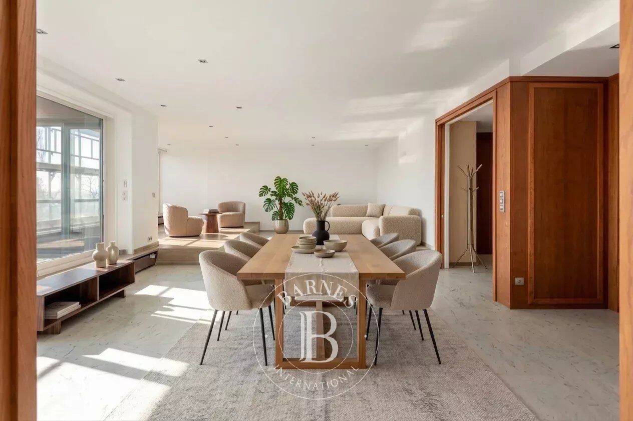 Appartement 7 pièces 249 m² · à Saint-Didier-au-Mont-d'Or · 248,9 m² · 3 595 €/mois
