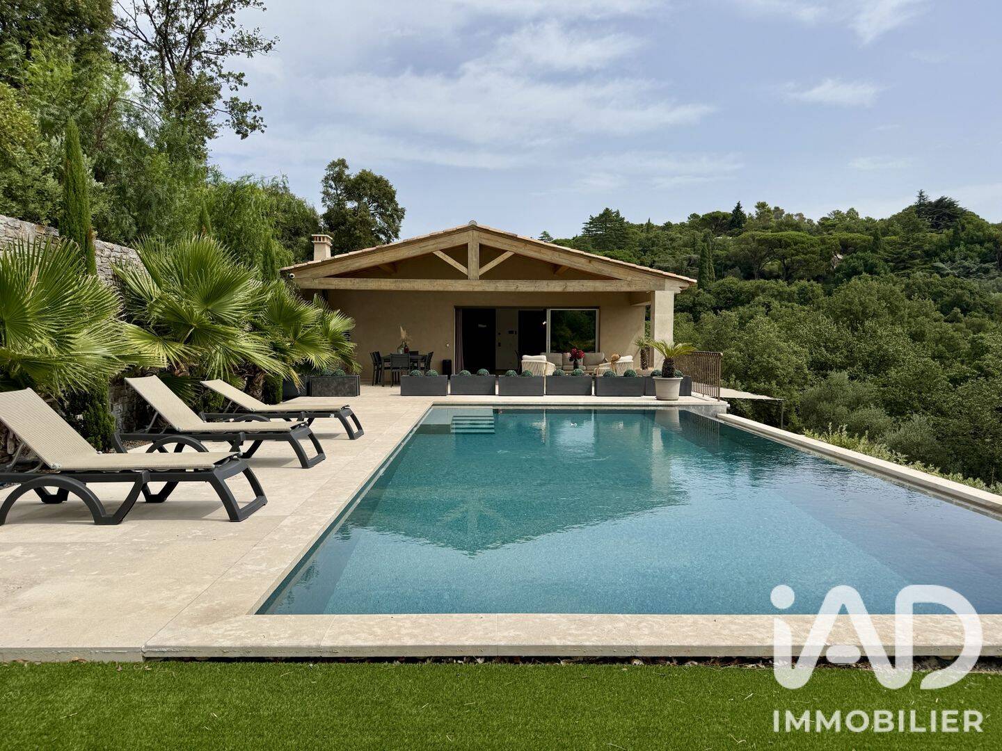 Maison 13 pièces 250 m² · à La Garde-Freinet · 250 m² · 1 650 000 €