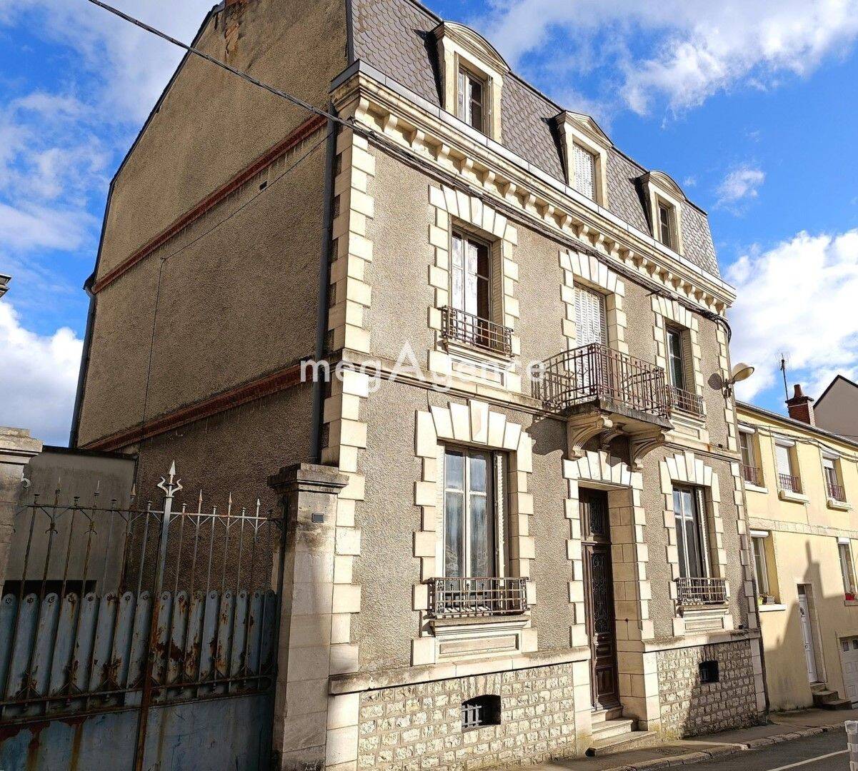 Maison 7 pièces 210 m² · à Vierzon · 210 m² · 147 400 €