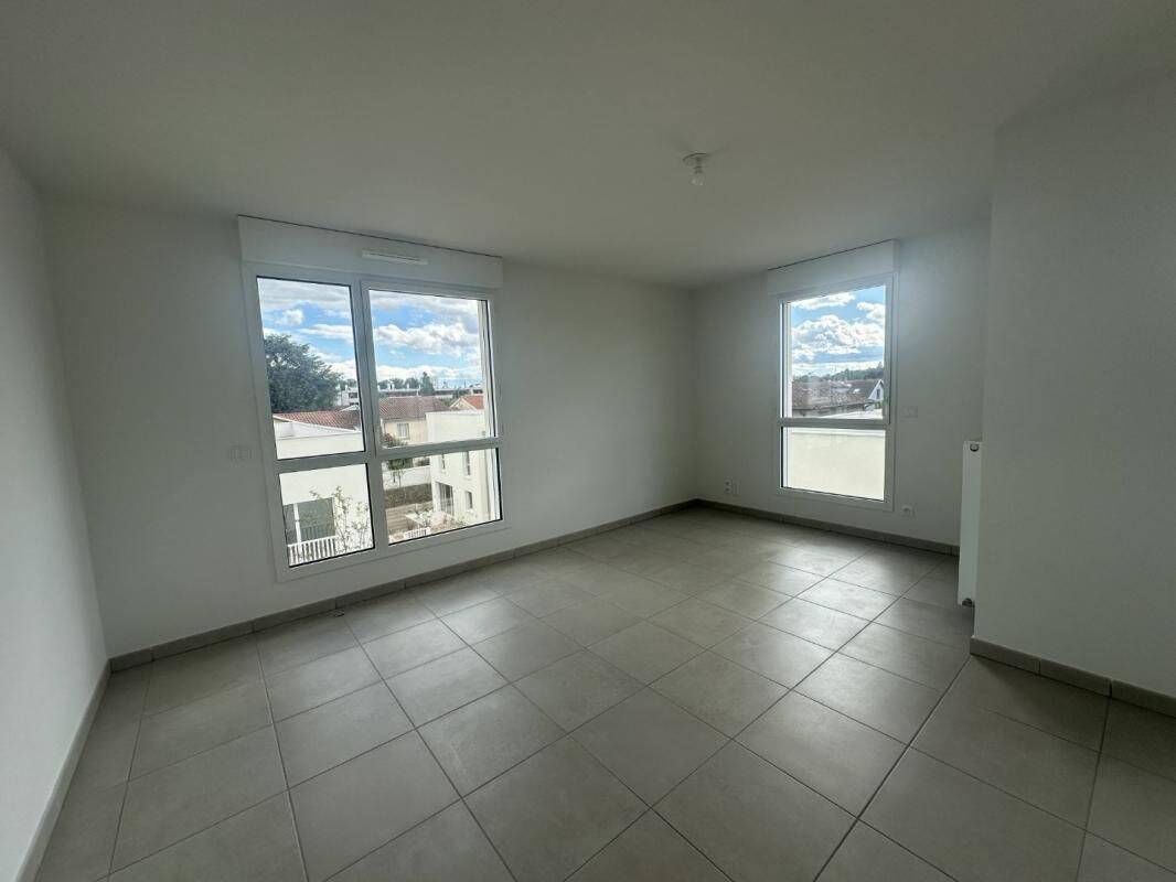 Appartement 3 pièces 67 m² · à Bron · 67 m² · 937 €