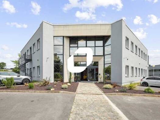 Espace bureau à louer 6 225 € 830 m² de bureaux divisible de 230 m² à 830 m² Ouest Marcoussis 91460