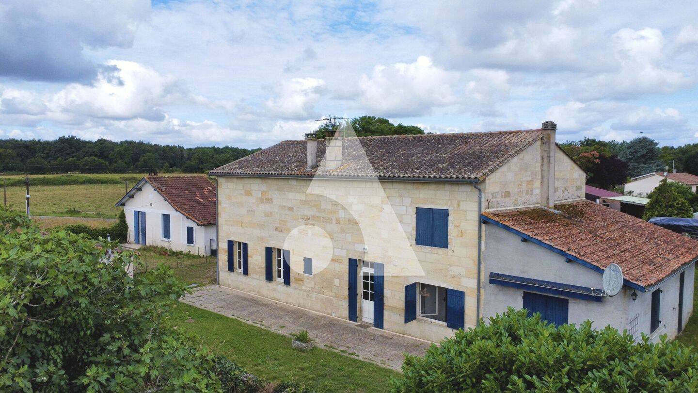 Maison 6 pièces 176 m² · à Les Peintures · 176 m² · 216 500 €