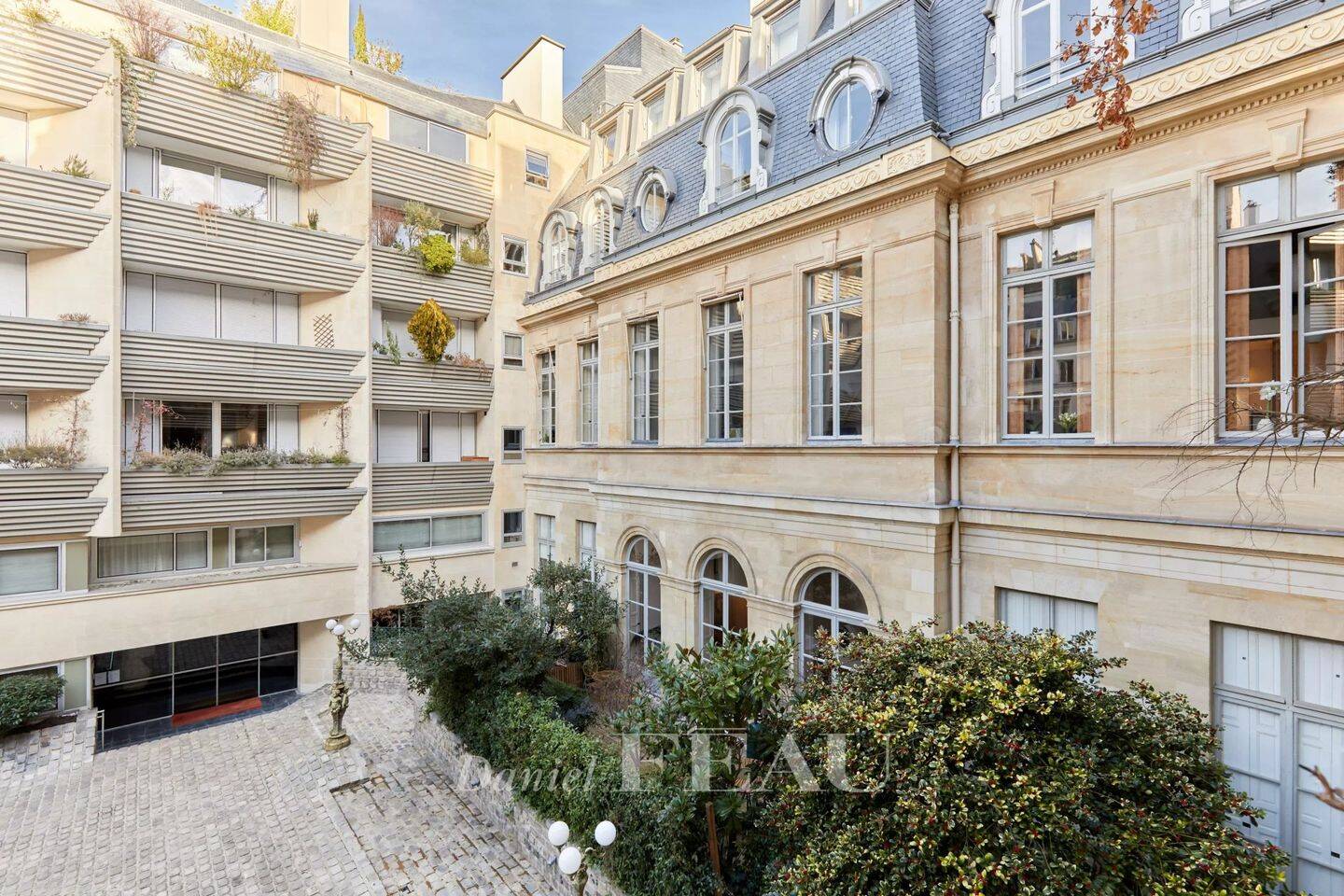 Appartement 4 pièces 100 m² · à Paris 7ème Arrondissement · 100,4 m² · 1 980 000 €