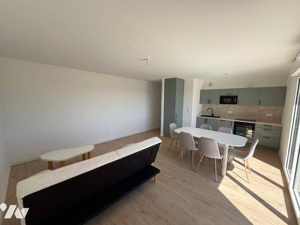 Appartement 3 pièces 65 m² · à Châteaugiron · 64,8 m² · 900 €