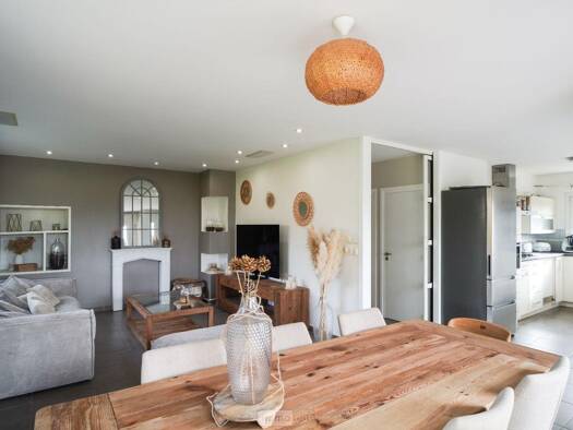 Maison à vendre 279 000 € 5 pièces 4 chambres 132 m² 837 m² de terrain Feillens 01570