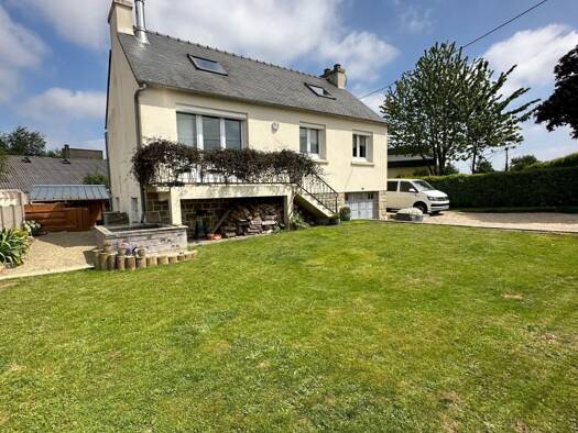 Maison à vendre 174 500 € 3 pièces 2 chambres 90 m² 675 m² de terrain Plougonven 29640