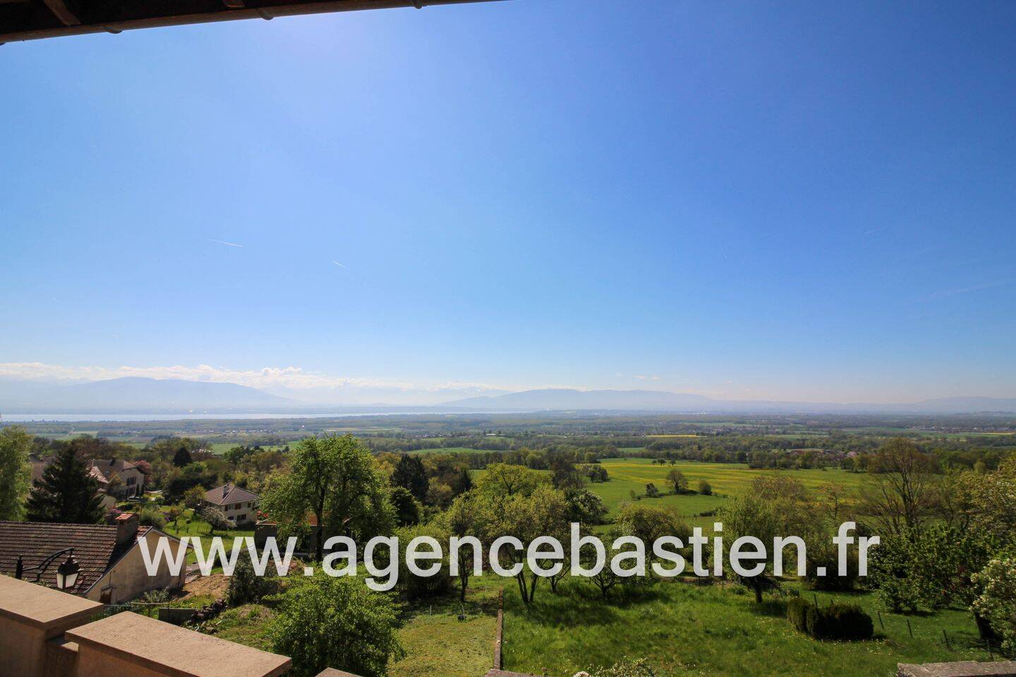 Maison 6 pièces 200 m² · à Grilly · 200 m² · 930 000 €