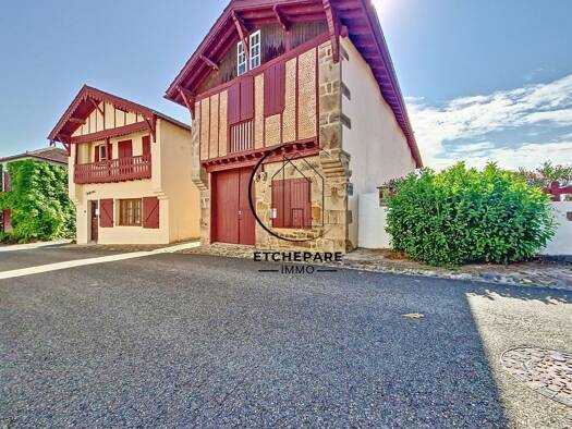 Maison à vendre 350 000 € 12 pièces 6 chambres 276 m² 590 m² de terrain Garris 64120