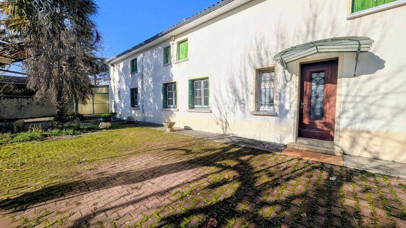 Maison 4 pièces 98 m² · à Salles-d'Angles · 98 m² · 150 000 €