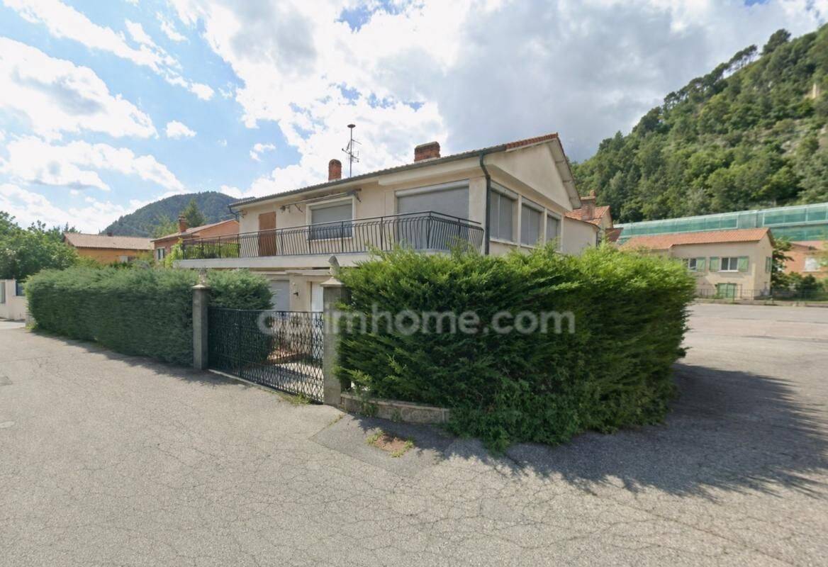 Appartement 4 pièces 104 m² · à Digne-les-Bains · 104 m² · 66 000 €